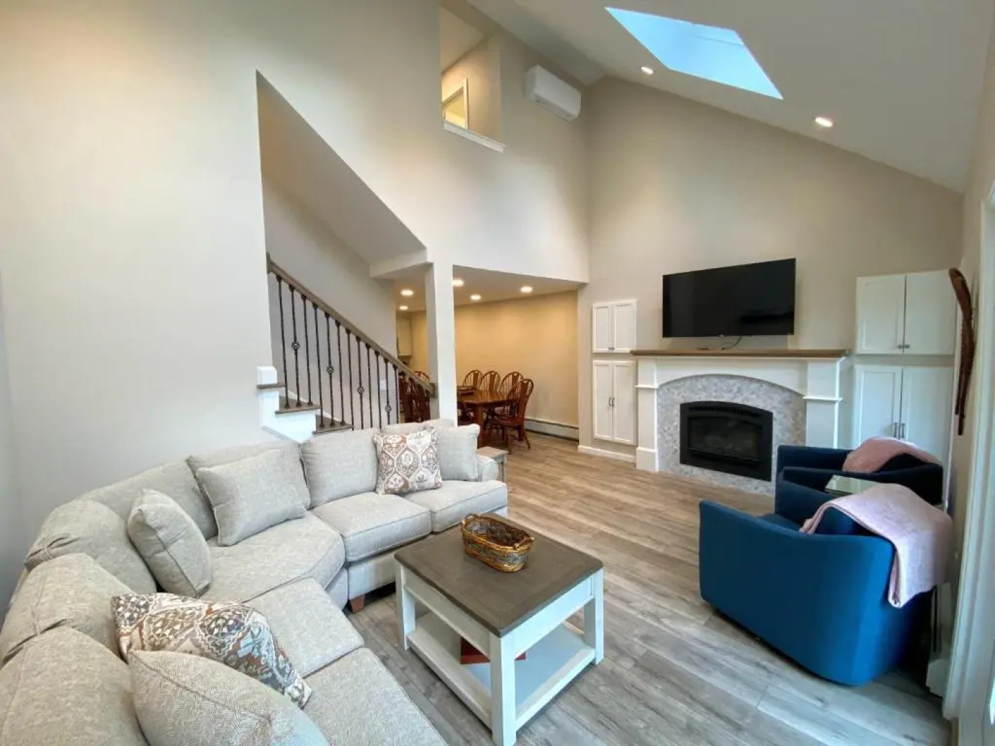 R7 Ski-in Ski-out Bretton Woods Townhome on 2-mile home trail Mt Washington views