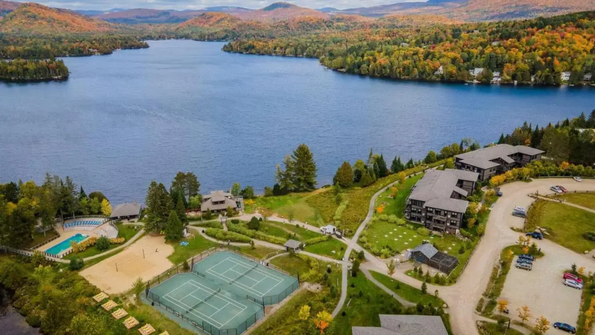 Deluxe Suite - View on Lake & 6 Min from Tremblant Versant Nord