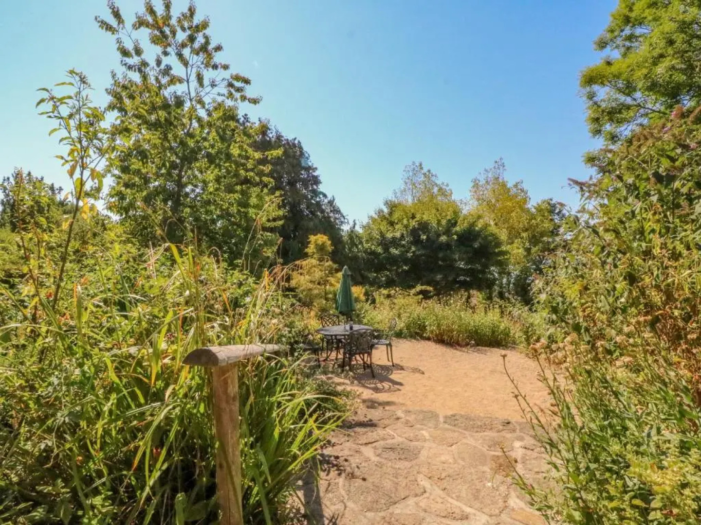 Fossil And The Cross Cottage, West Bexington