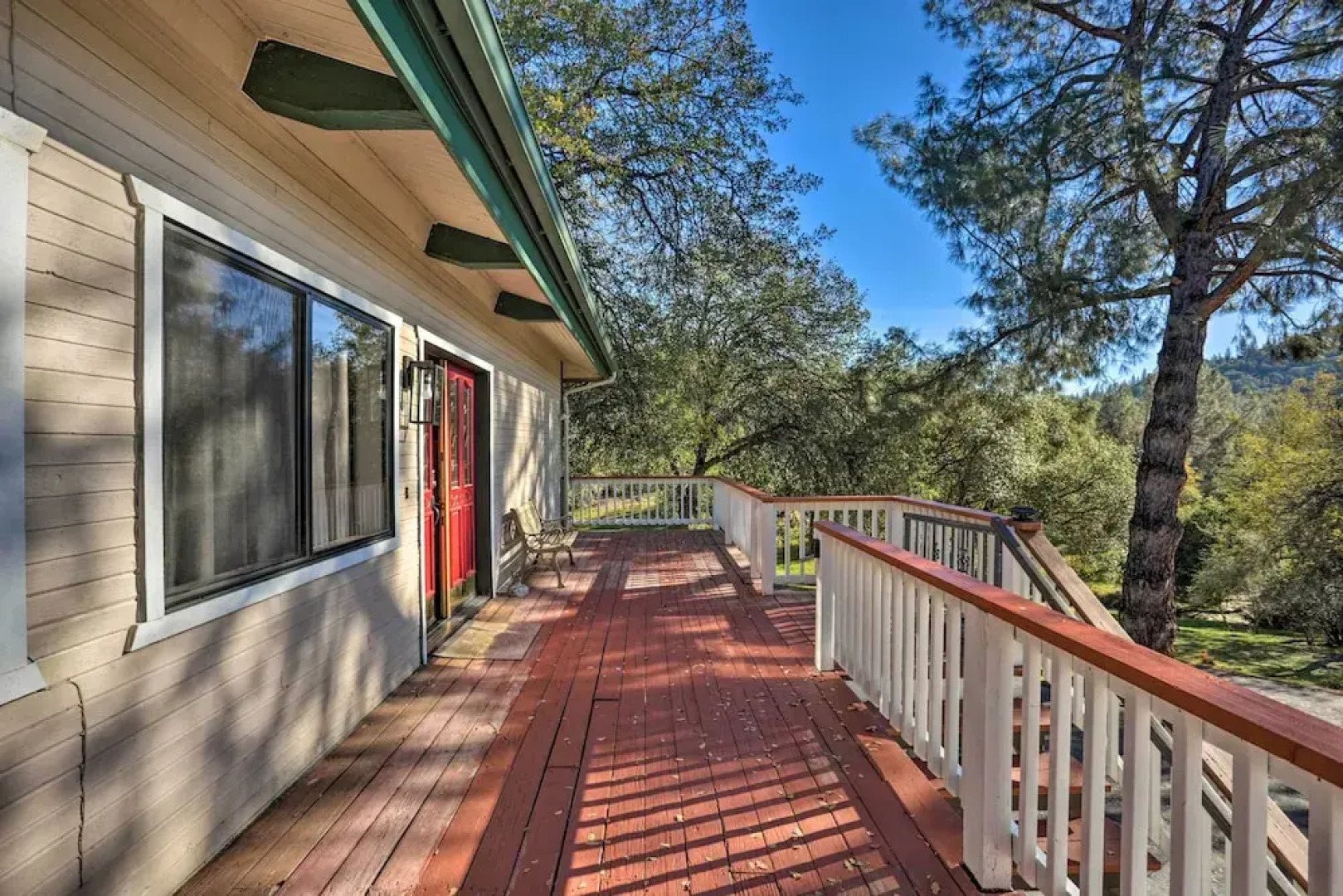 Yosemite Home w/ Deck < 4 Mi to Bass Lake!