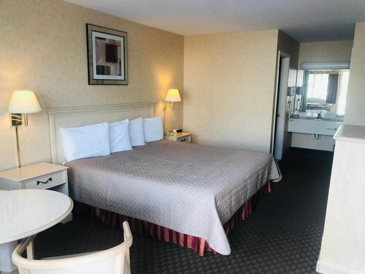 Court Plaza Inn & Suites