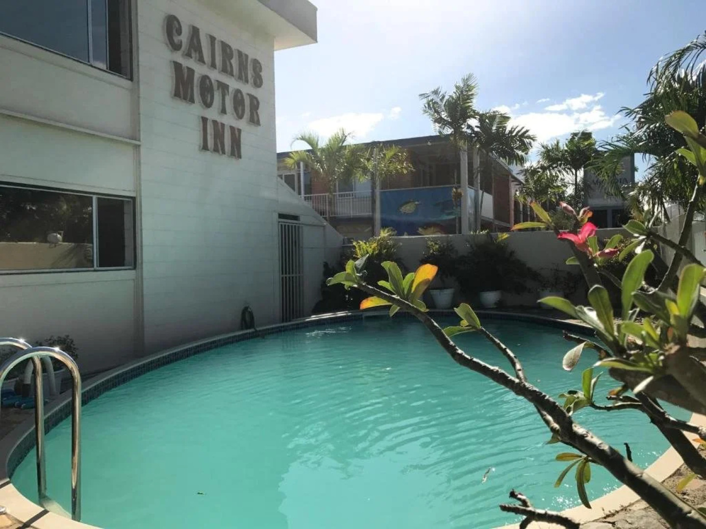 Cairns Motor Inn