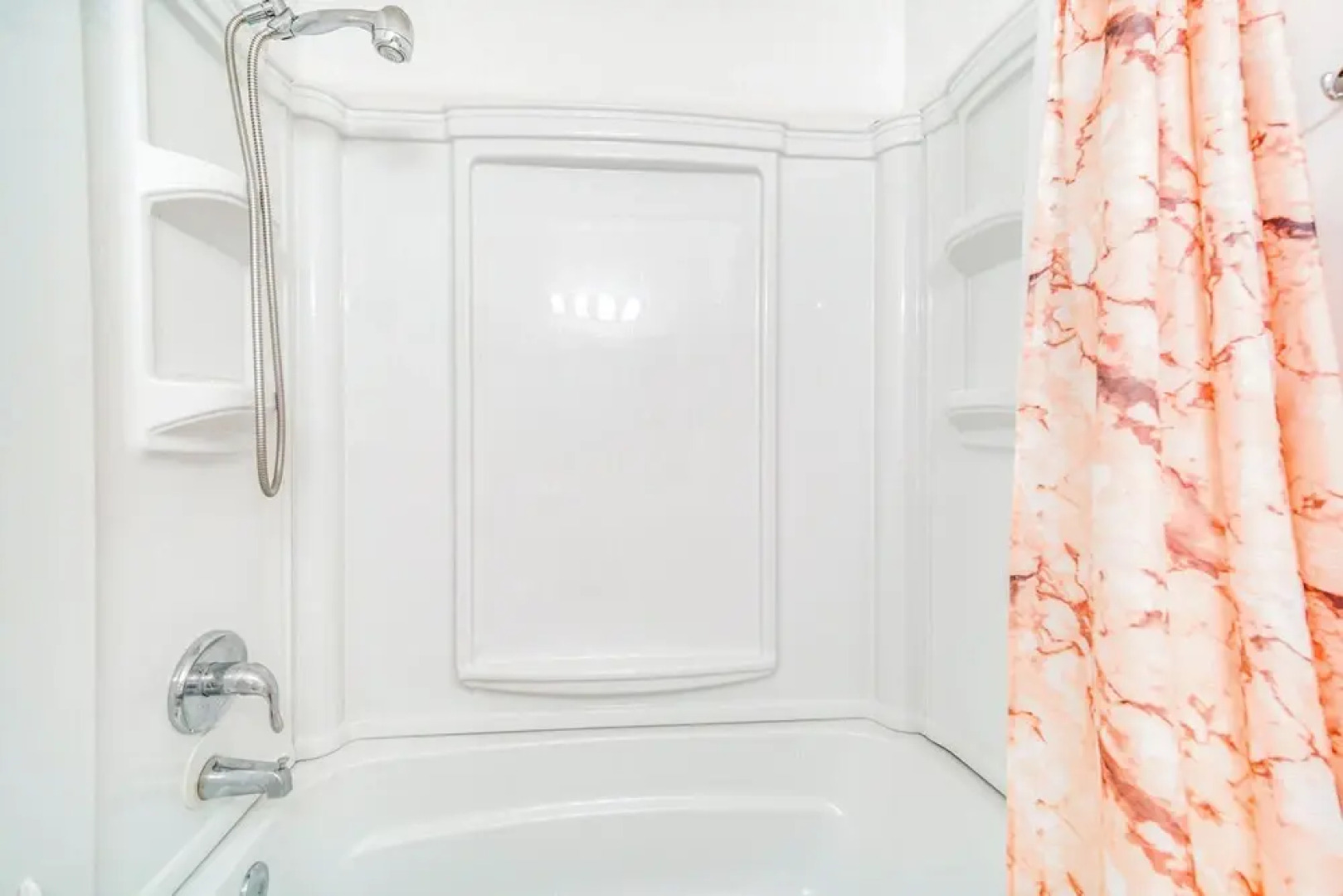 Galloway Townhome w/ Private Deck: Near Casinos!