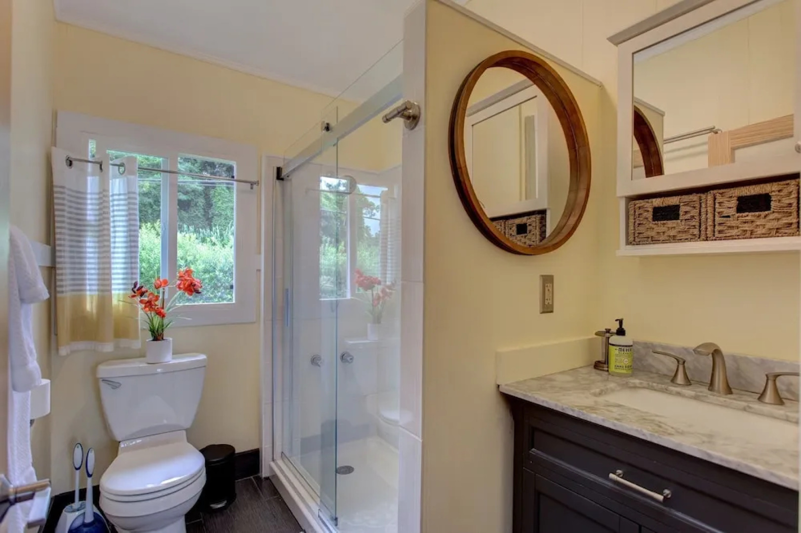 Hale Pikonia In Historic Honokaa Town 2 Bedroom Home