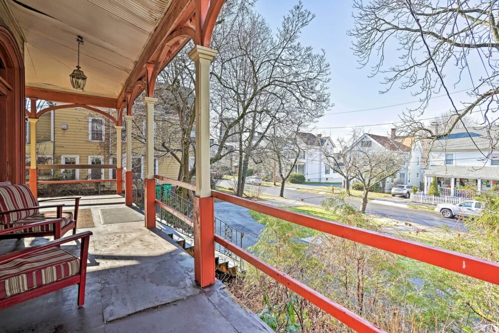 Centrally Located Apt in Victorian Mansion!