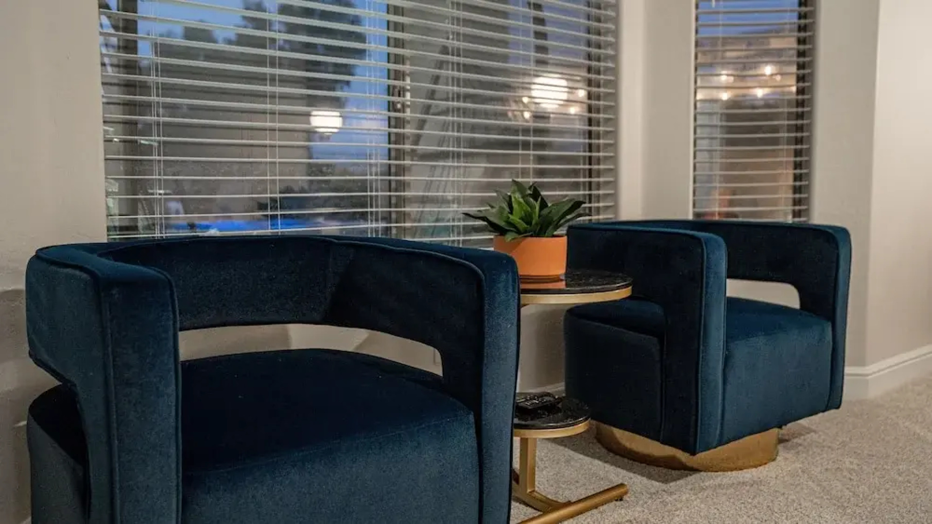 Desert Queen 4 Bedroom Home by RedAwning