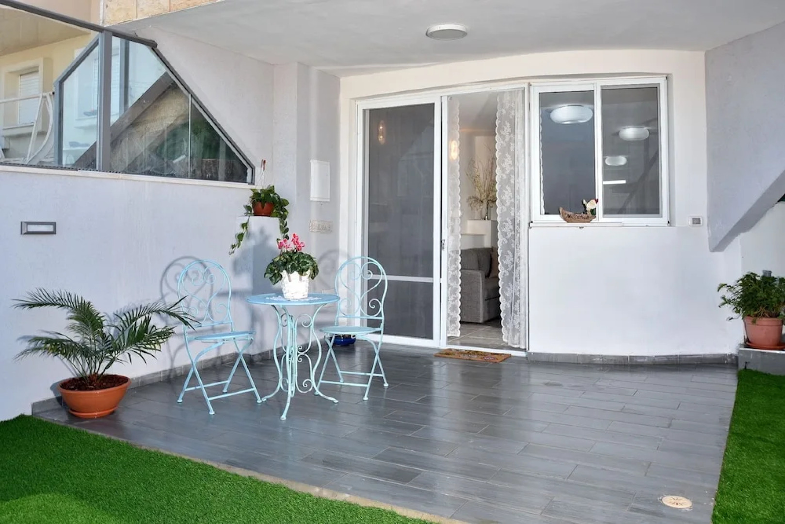 Luxury Suite with Jaccuzzi & Pool