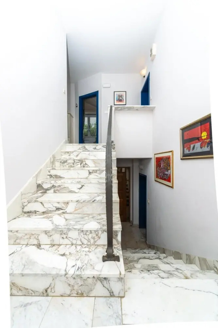 Villa Piano - Four Bedroom Villa With Terrace and Swimming Pool ID Direct Booker 1036