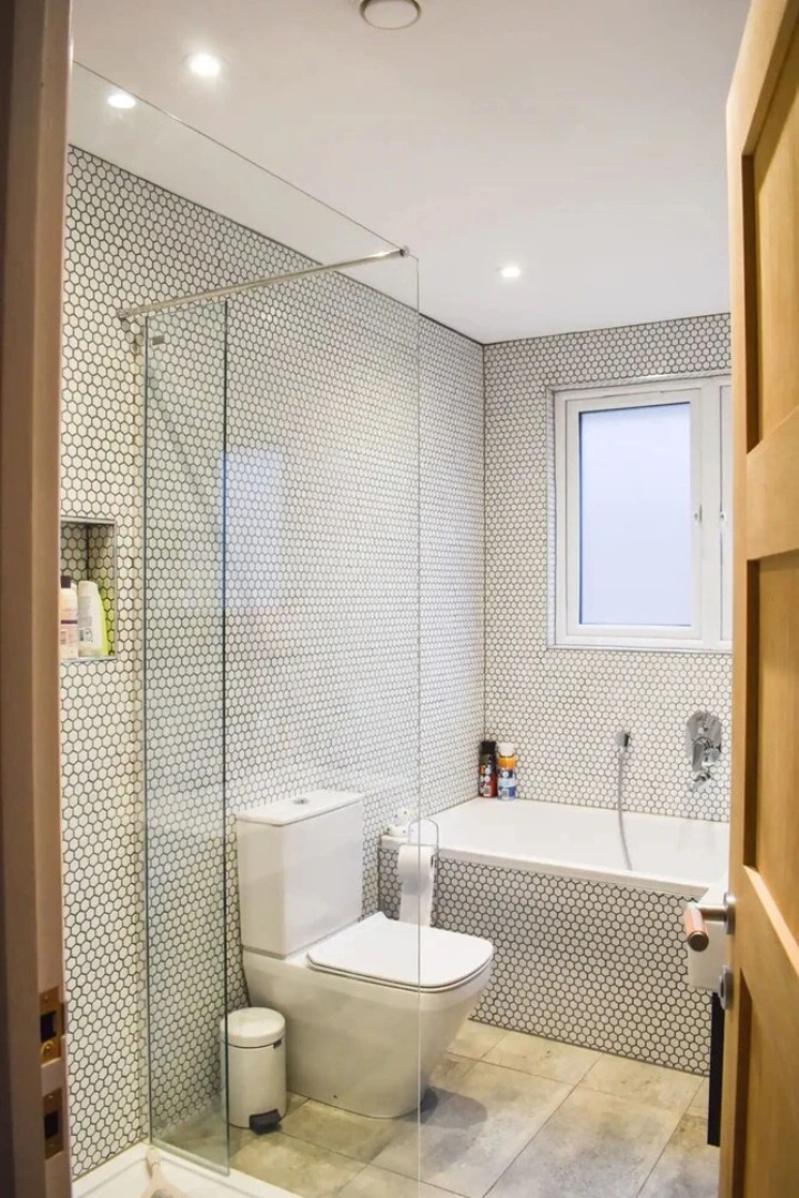 Spacious 5 Bedroom Home Near the Beach With Parking