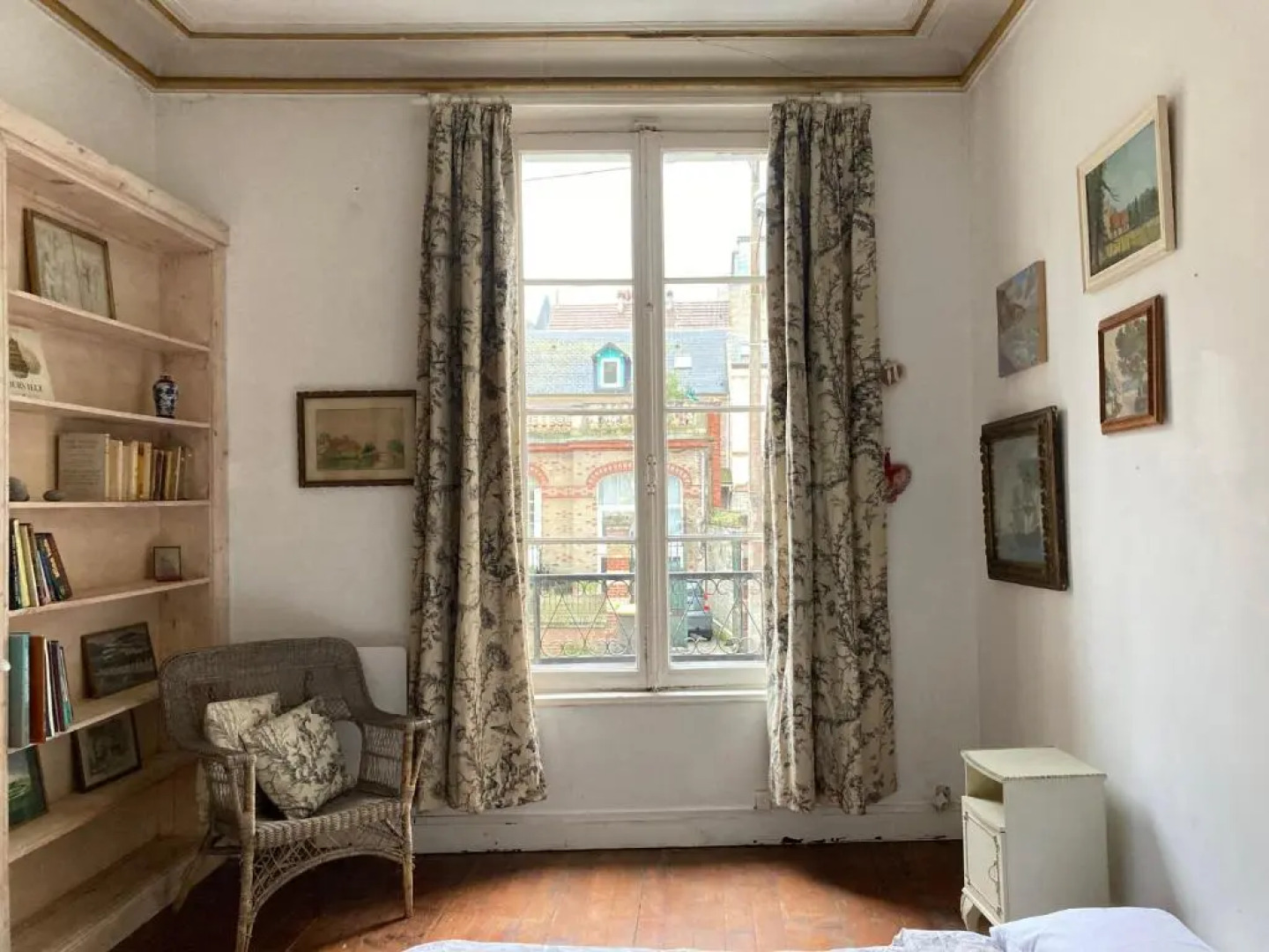 Dieppe centre charming spacious home for 2-8 guests