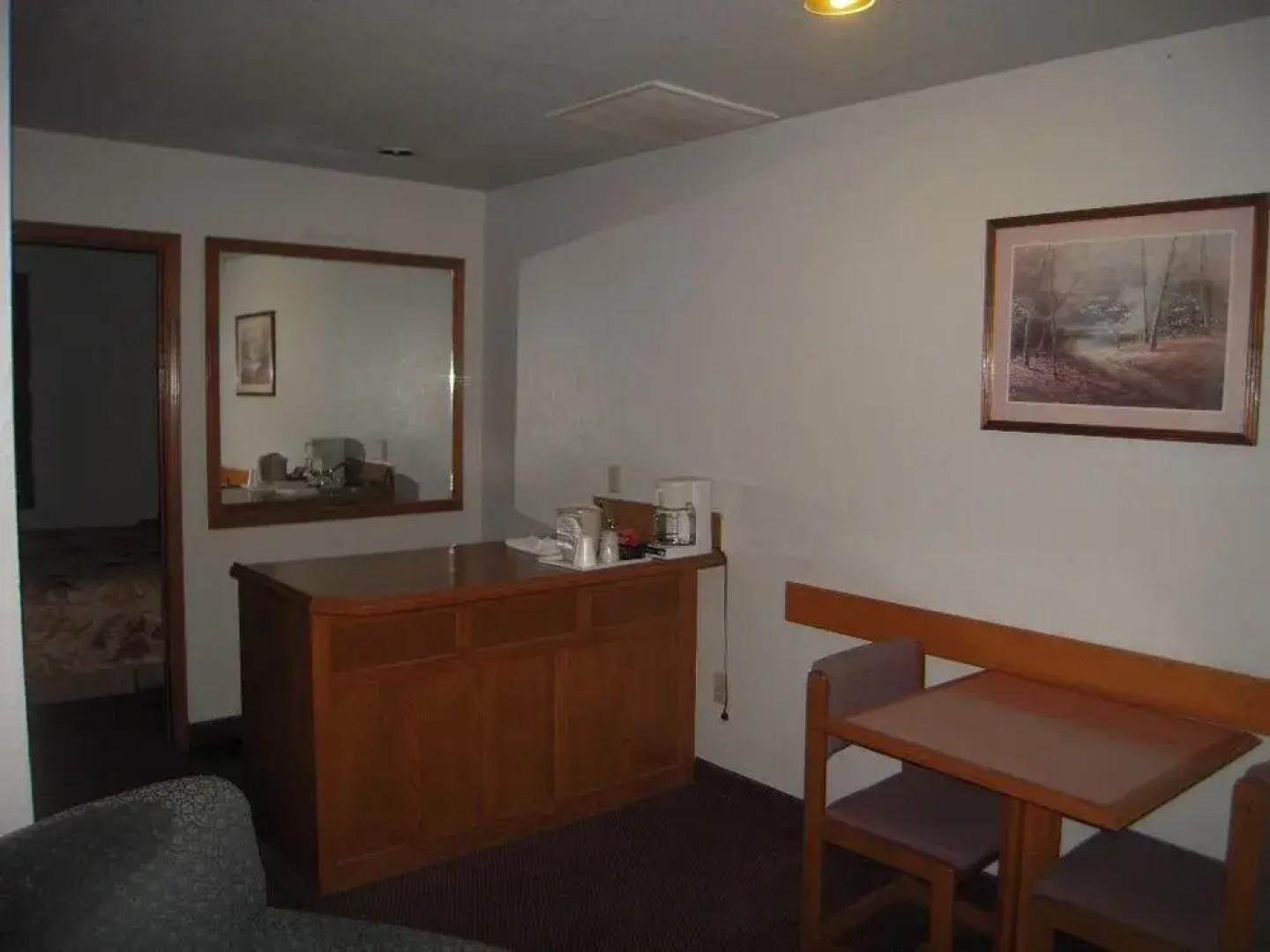 Oak Hill Inn & Suites