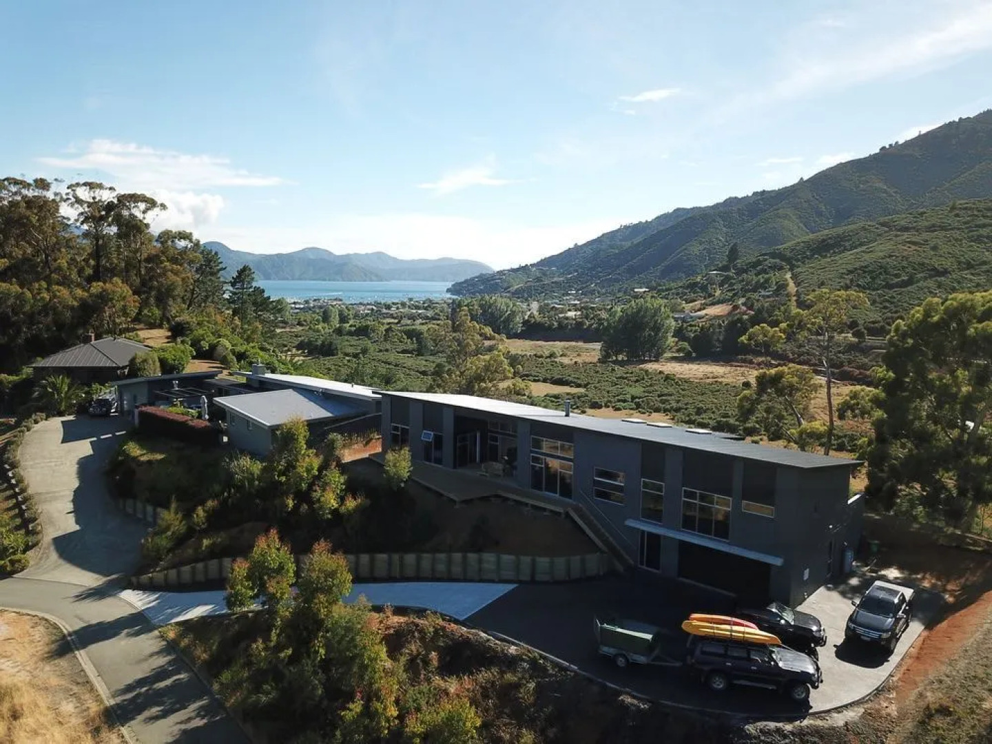 Bell Bird Ridge Holiday Home - Ocean & Valley Views