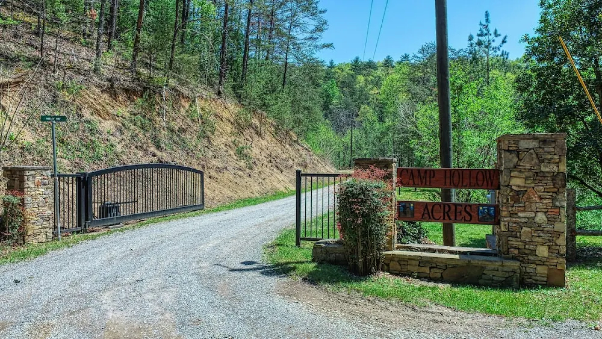 Bear Pause - 2 Bedrooms, 2 Baths, Sleeps 6 Cabin by RedAwning