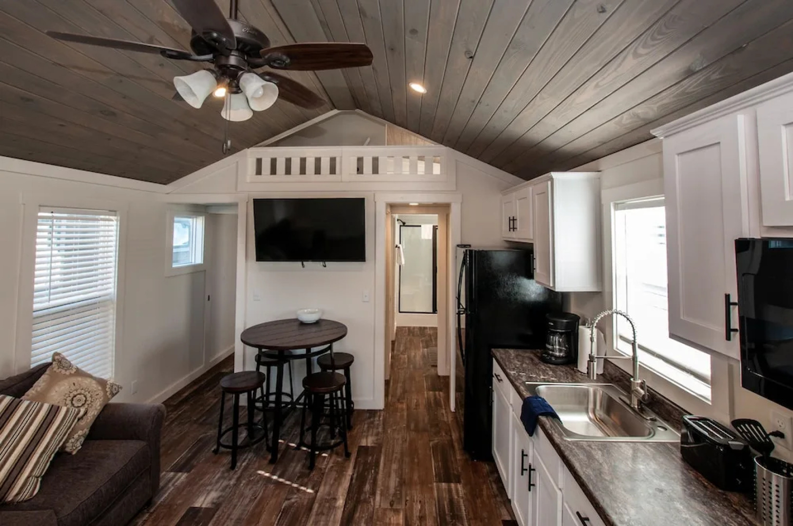 Sunset , River Rocks Landing With 3 Pools! 1 Bedroom Bungalow