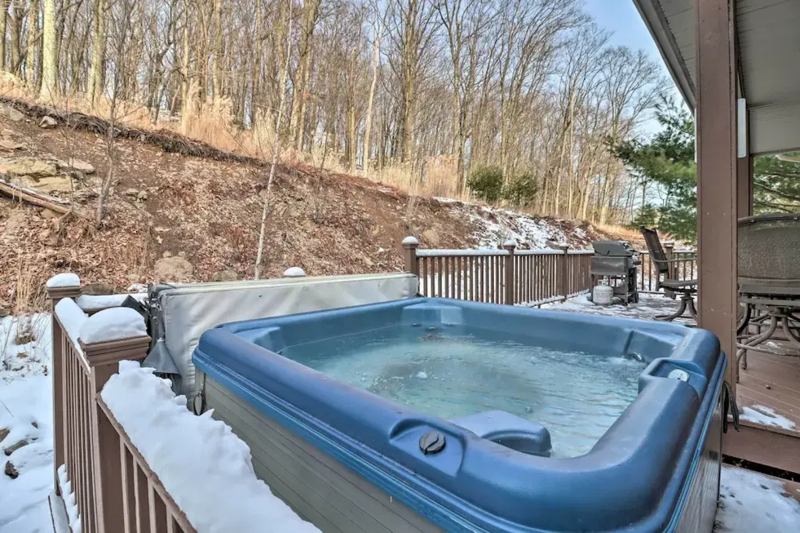 < Half-mi to Skiing: Lake Harmony Home w/ Hot Tub