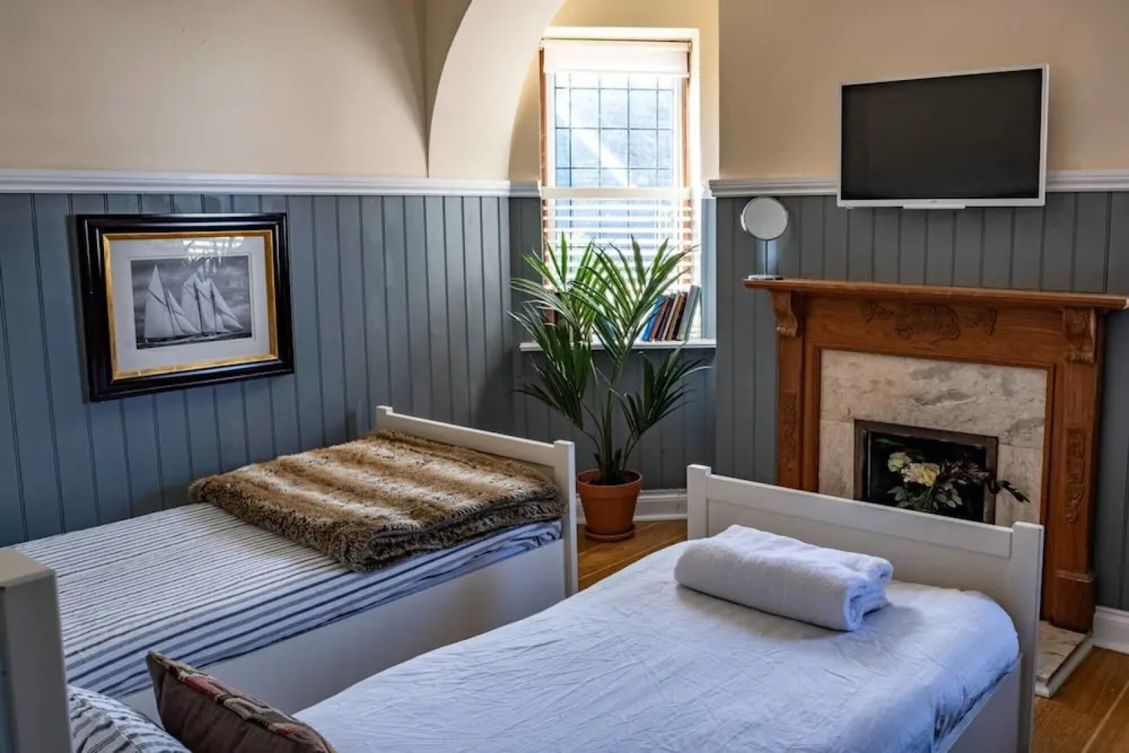 Garden House / 5-bed Home on Osea Island, Essex