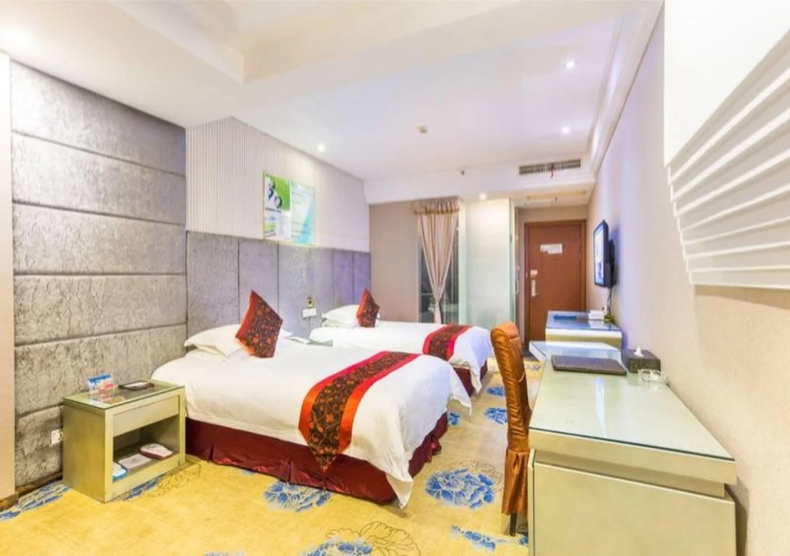 Yiwu Huang Xuan Hotel