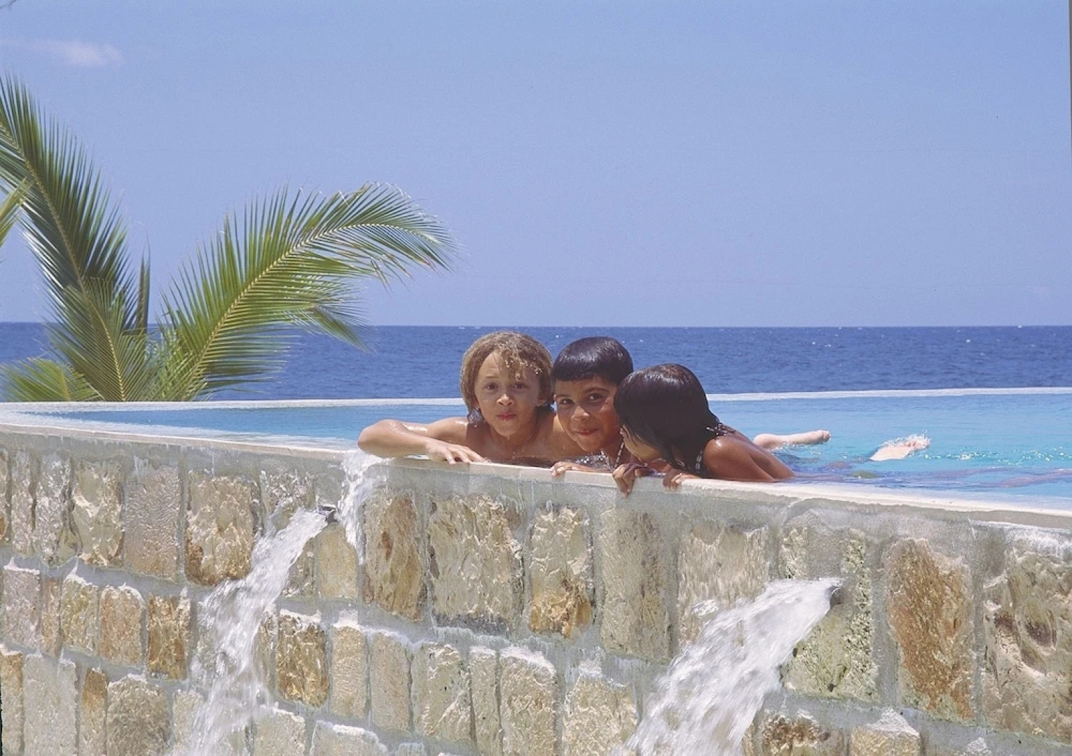 Staffed Round Hill Membership Van/driver 5 Bedroom Villa