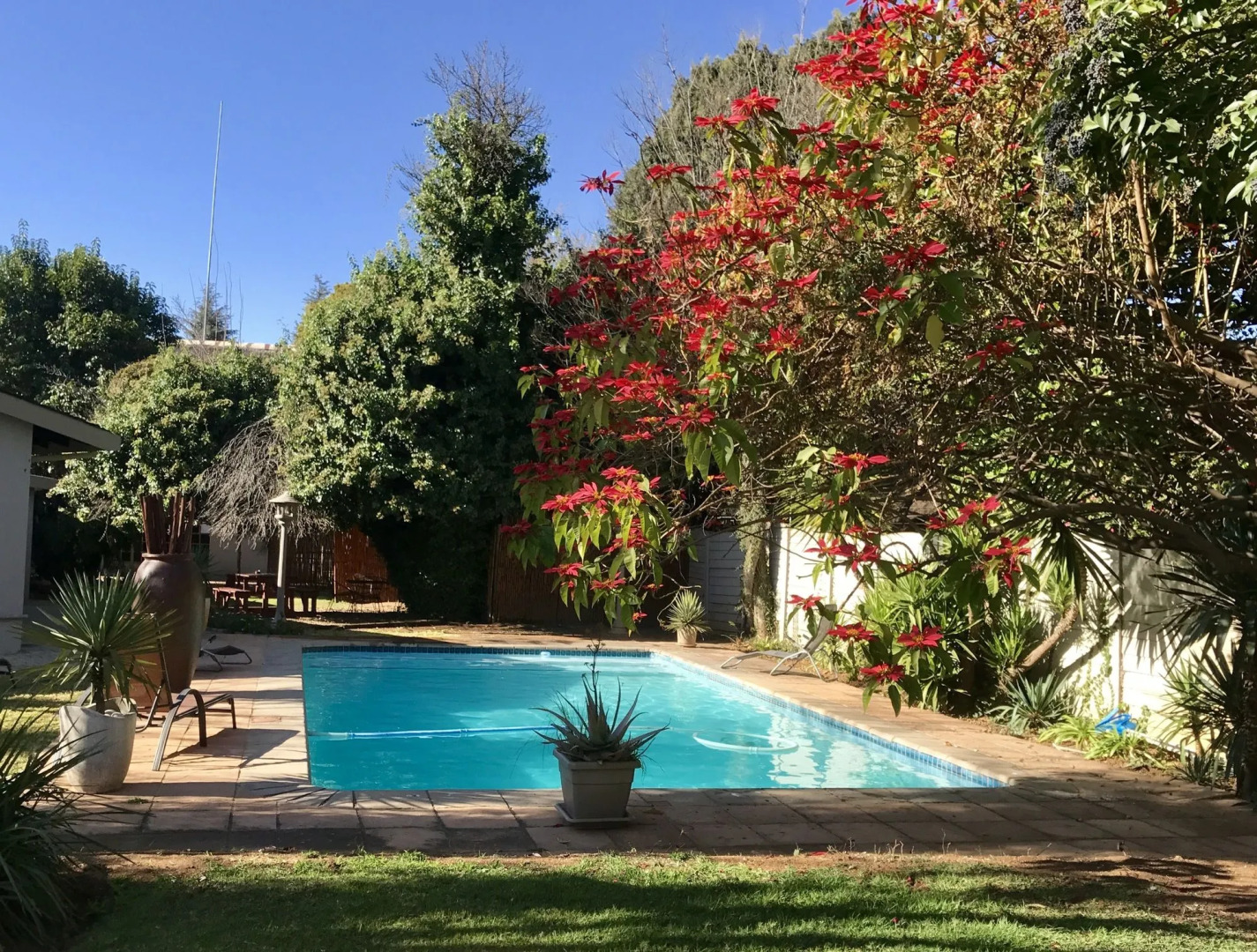 Aerotropolis Guest Lodge