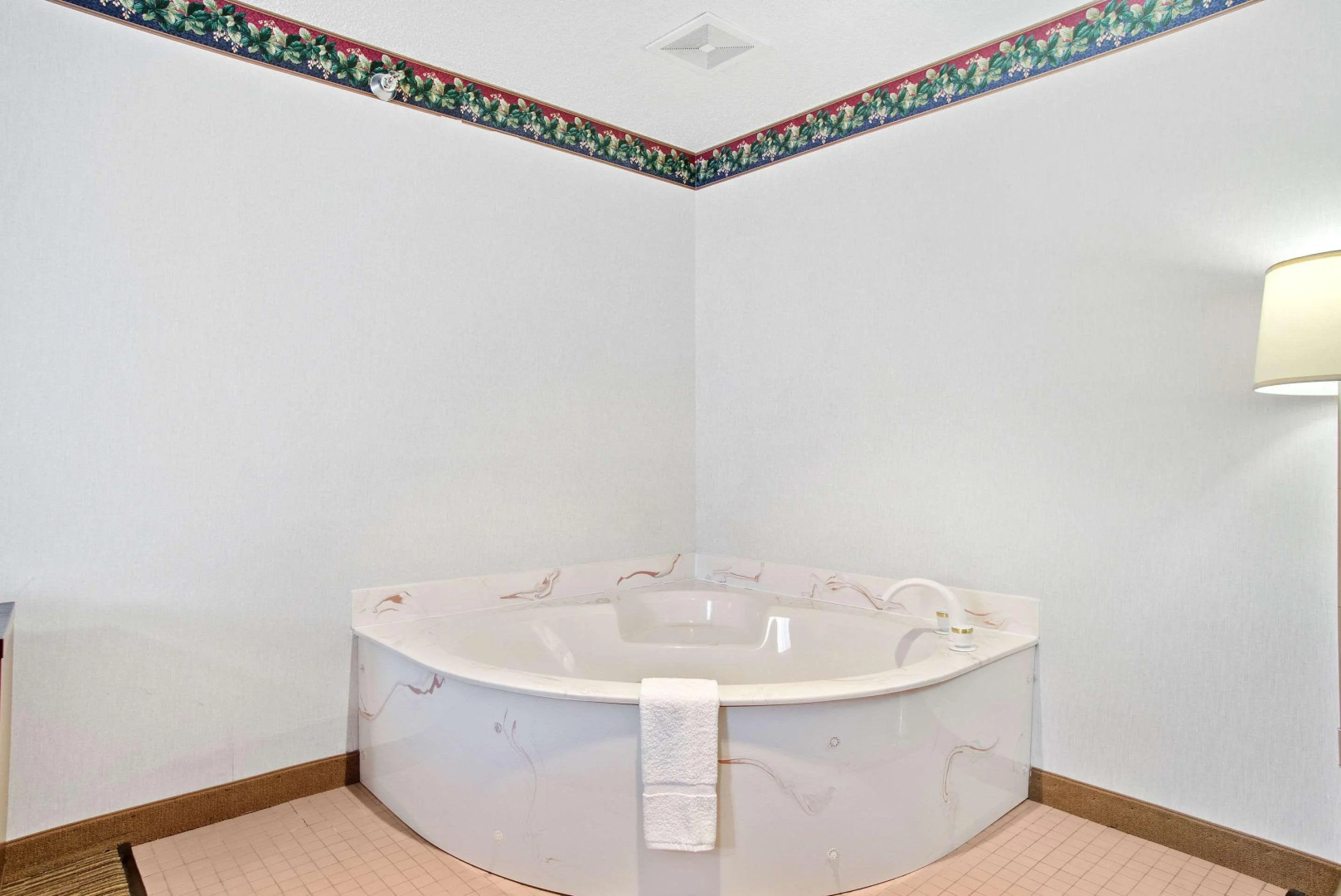 EverSpring Inn & Suites