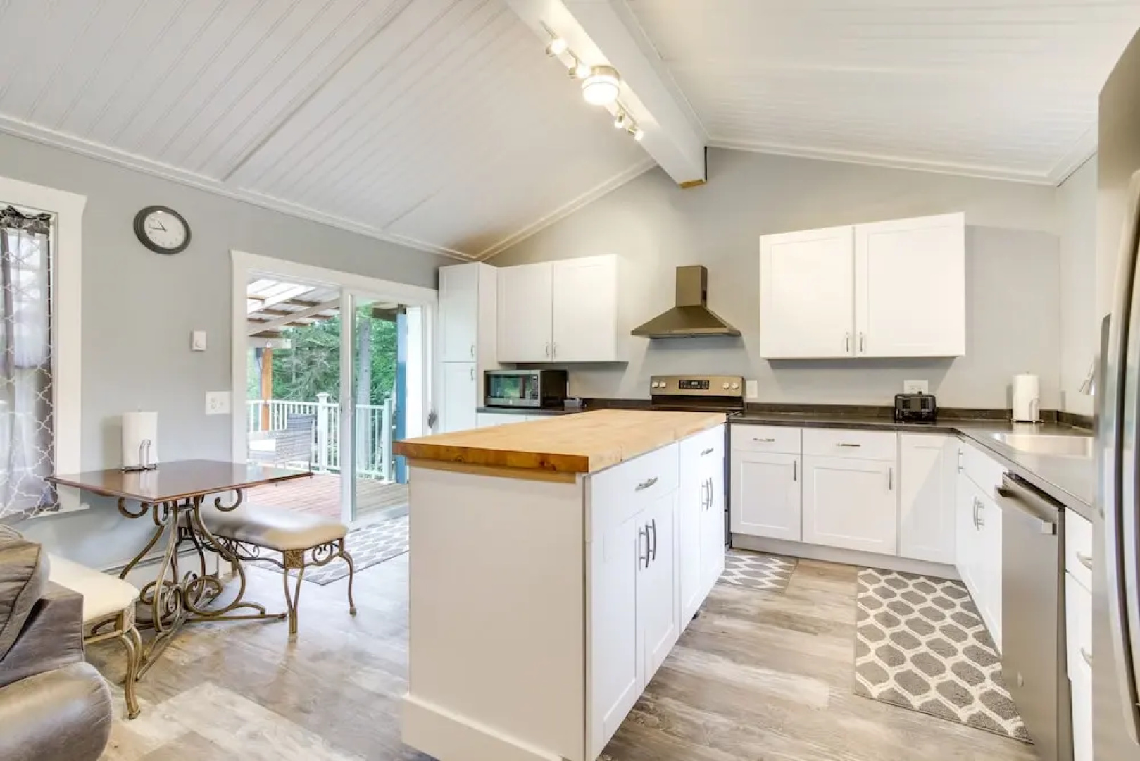 Cozy North Bend Getaway Near Dunes + Ocean!