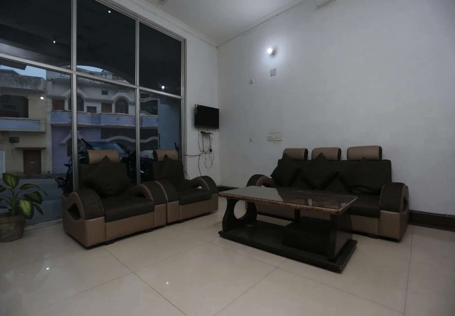 OYO 26852 Hanumant Palace