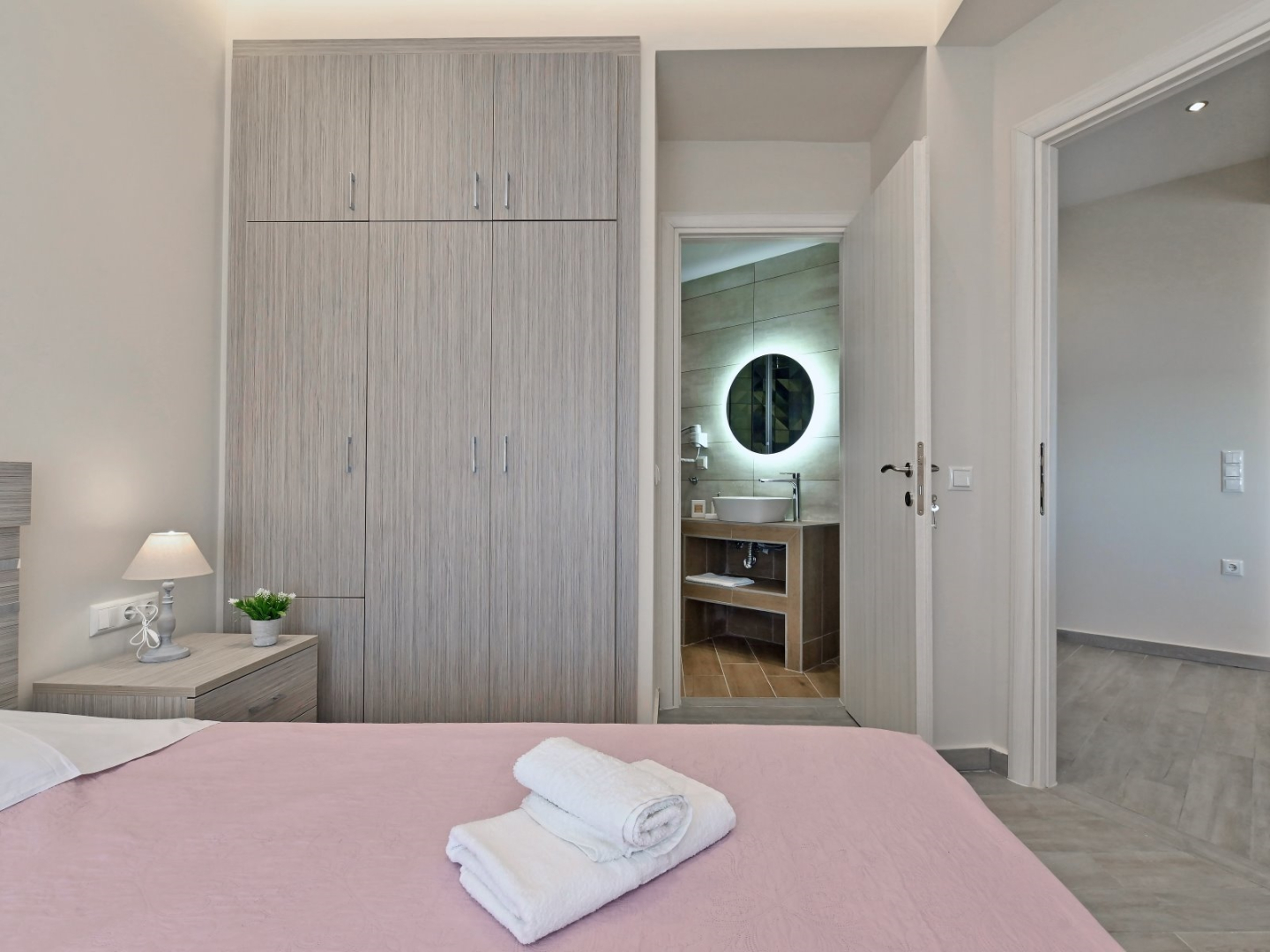 Sabbia Seafront Apartment 3 by TravelPro Servi...