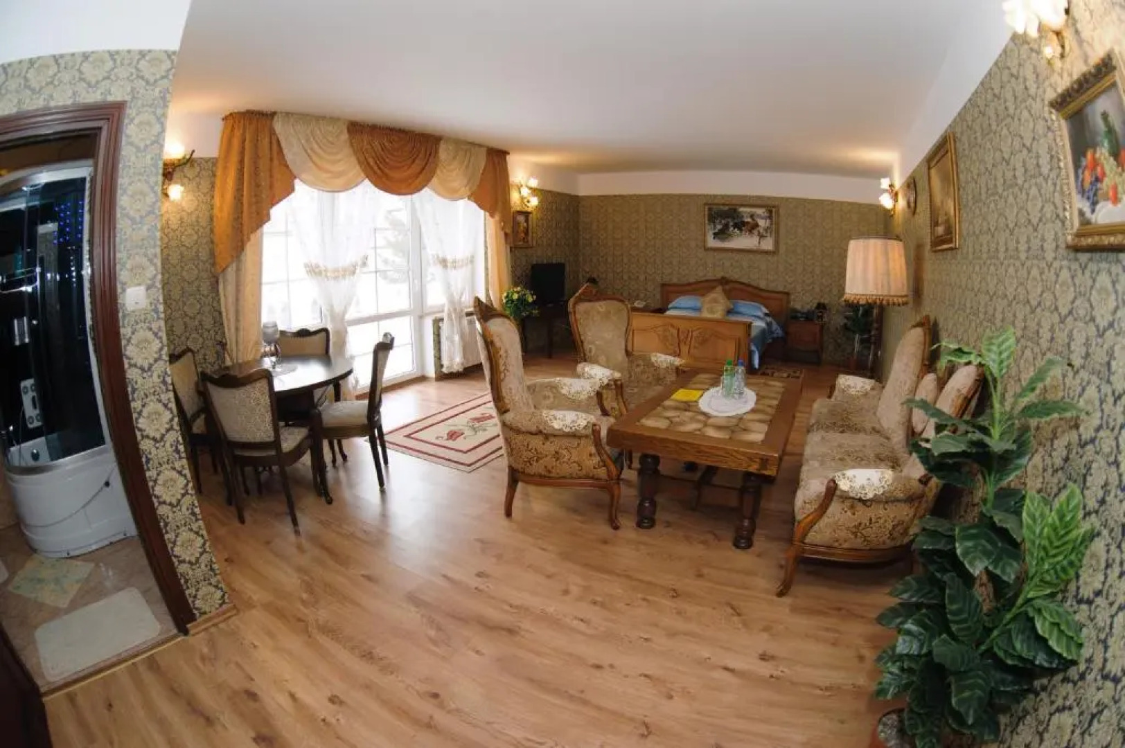 Hotel & Spa Antyczny Dwór