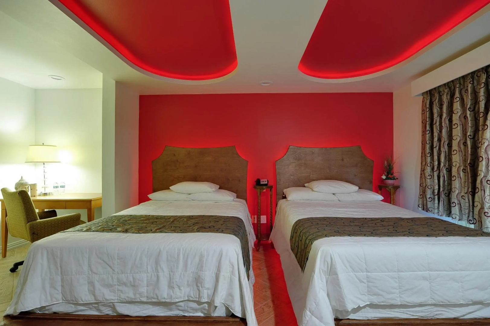 Romantic Inn & Suites