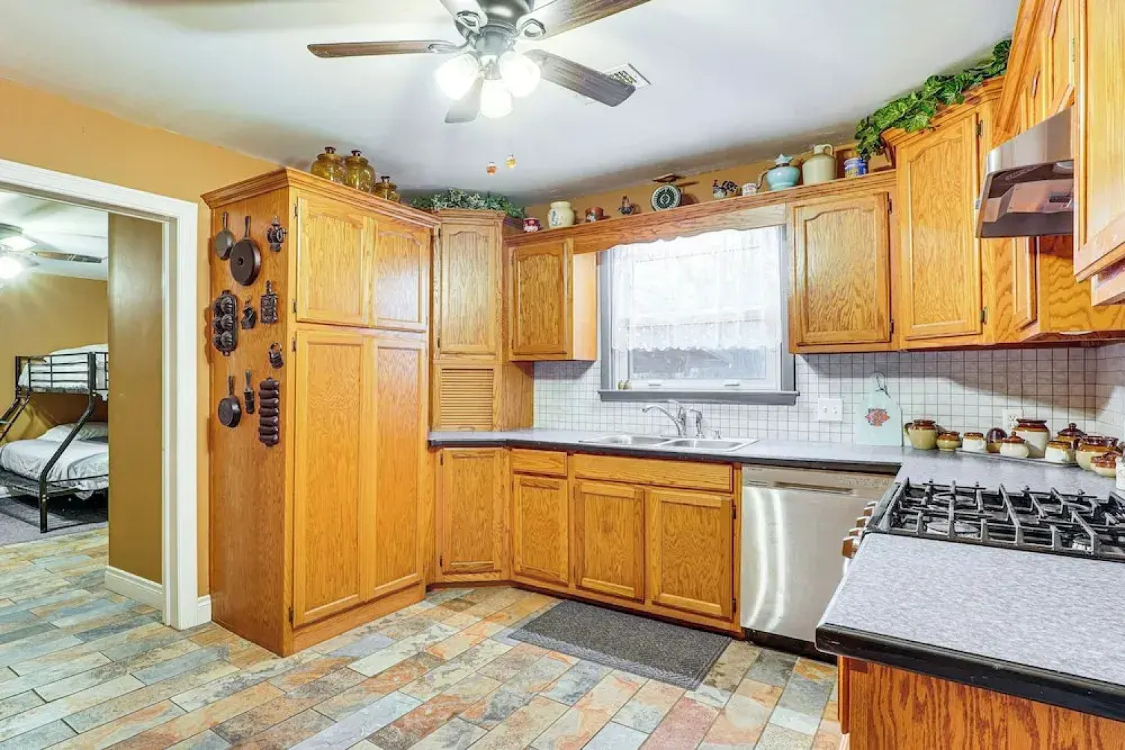 < 1 Mi to Main St Berryville: Spacious Family Home