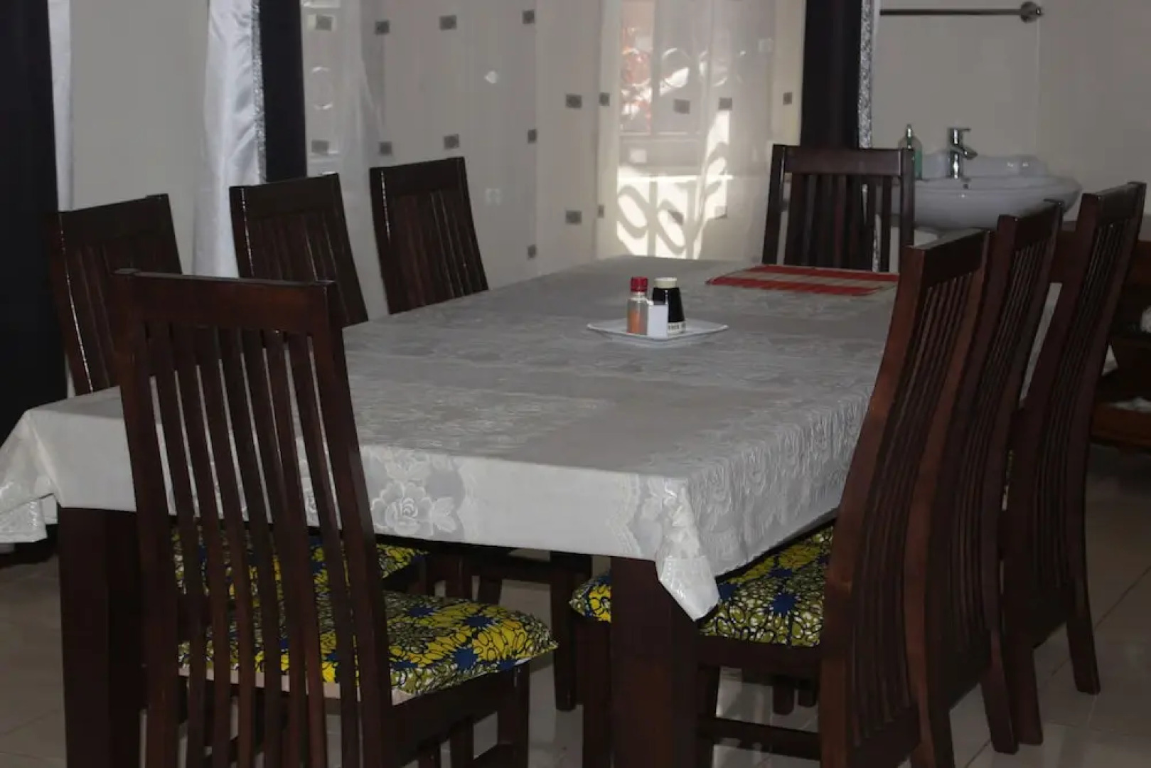 Montane Safaris Hotel