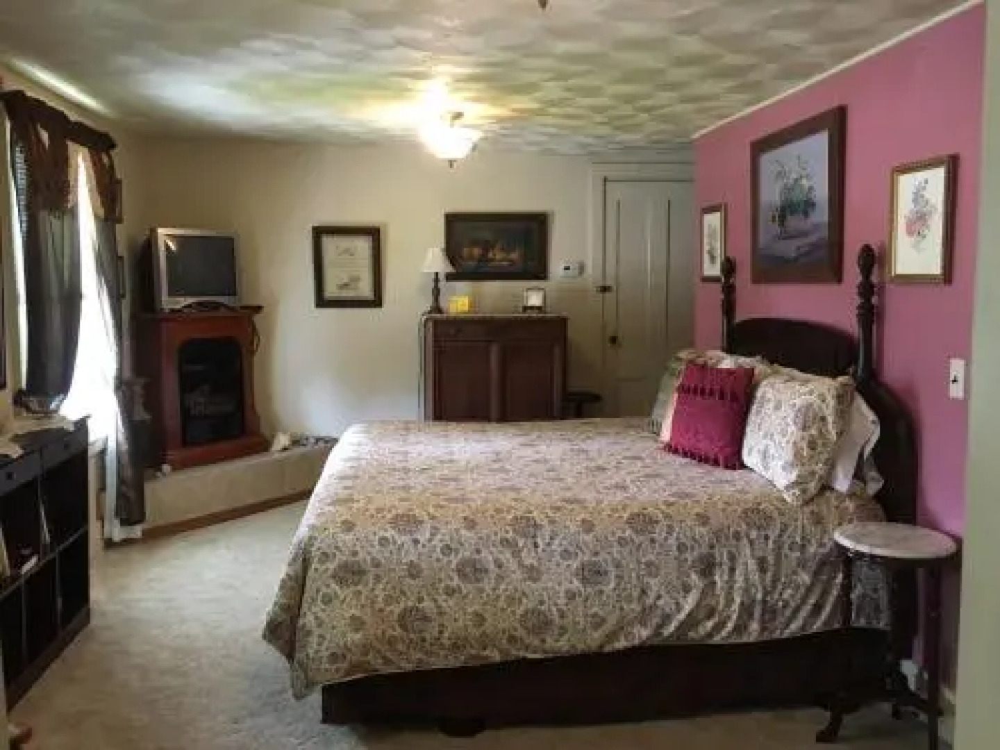 Glass Magnolia Bed And Breakfast