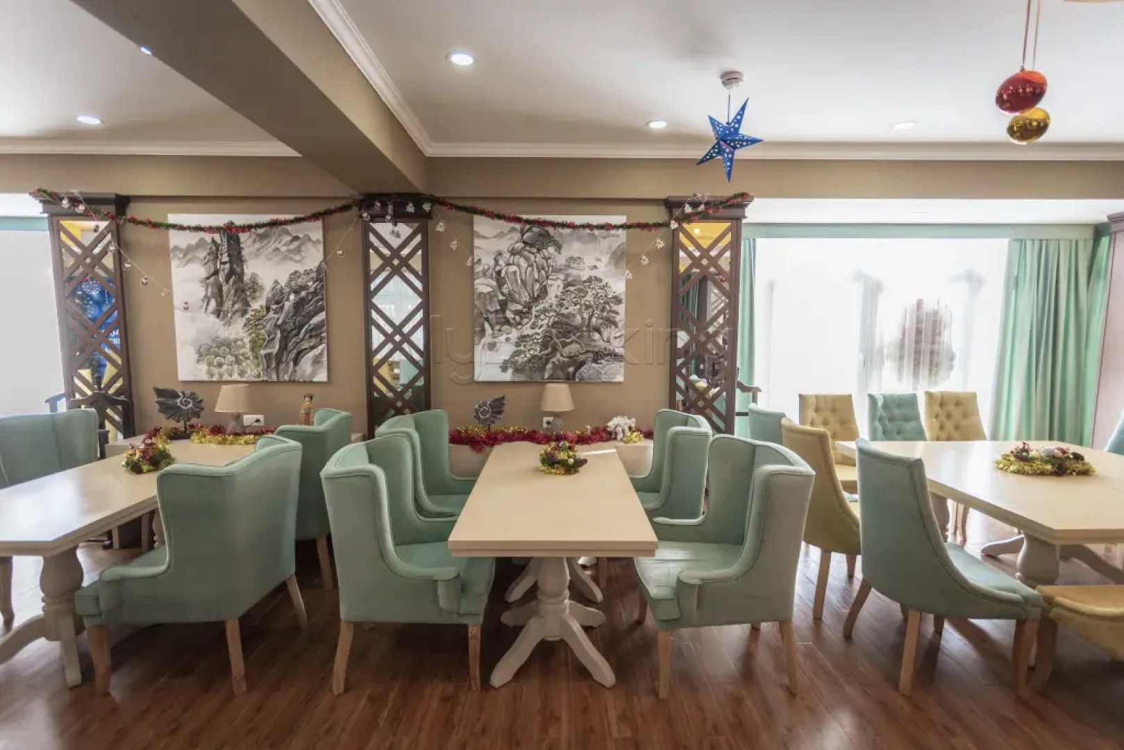 Lake House Resort hotel