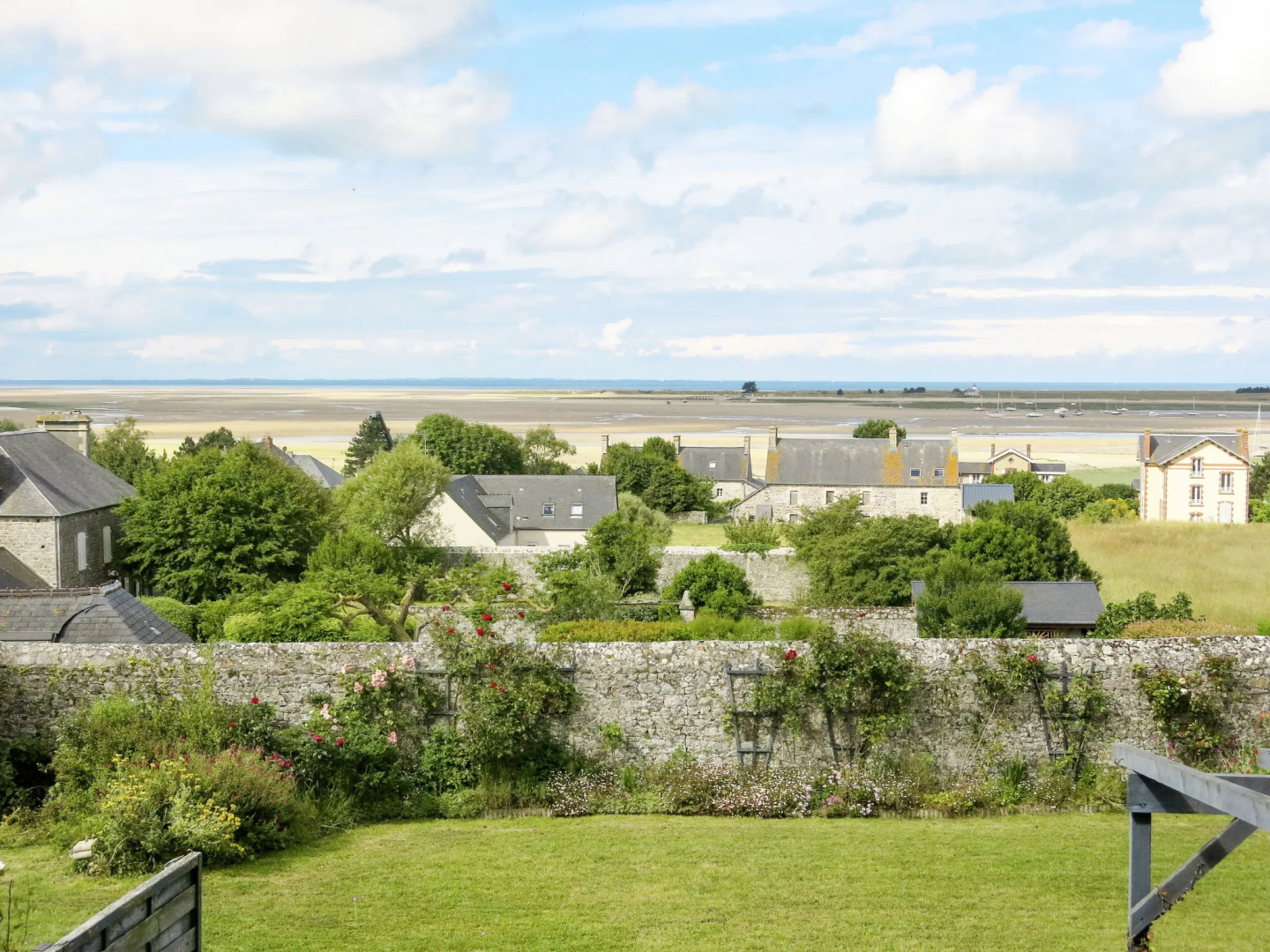 Holiday Home Le Petit Clos (RGV300)