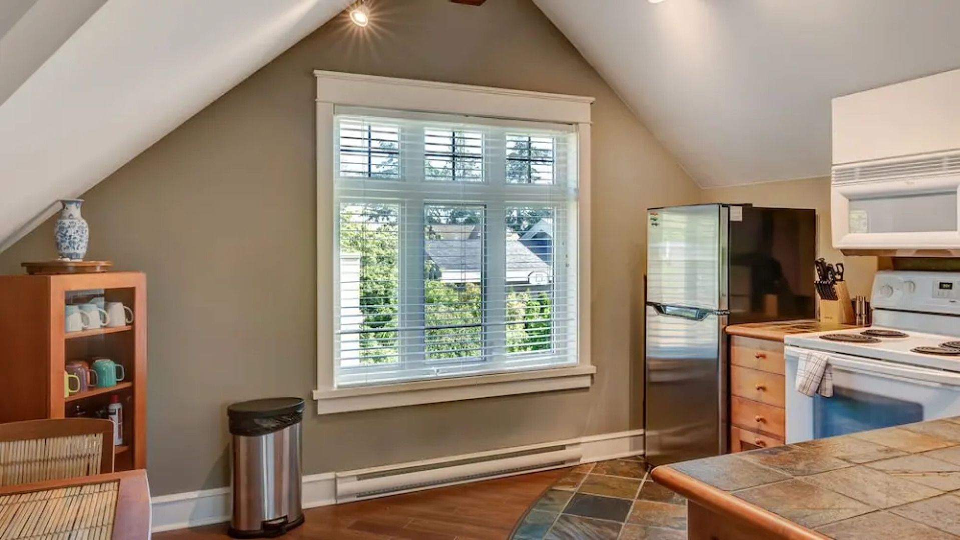 Parker by the Sea - Quaint Apartment with Beach Access