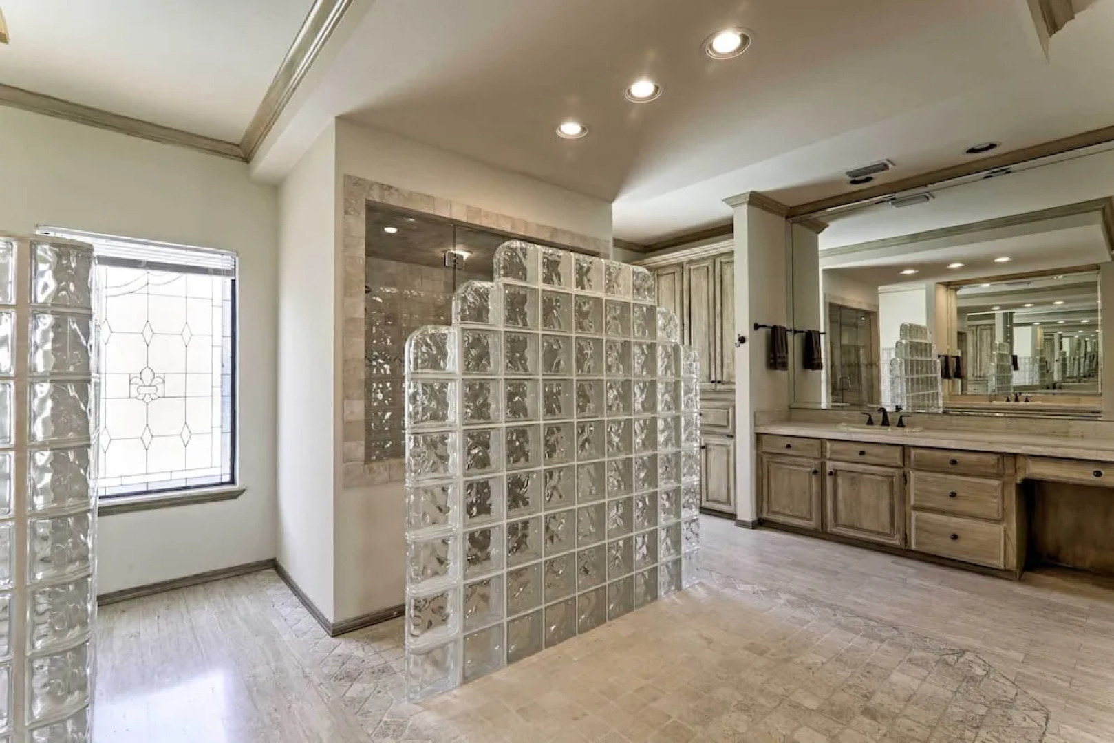 Pool & Hot Tub: Lakefront Harlingen Home