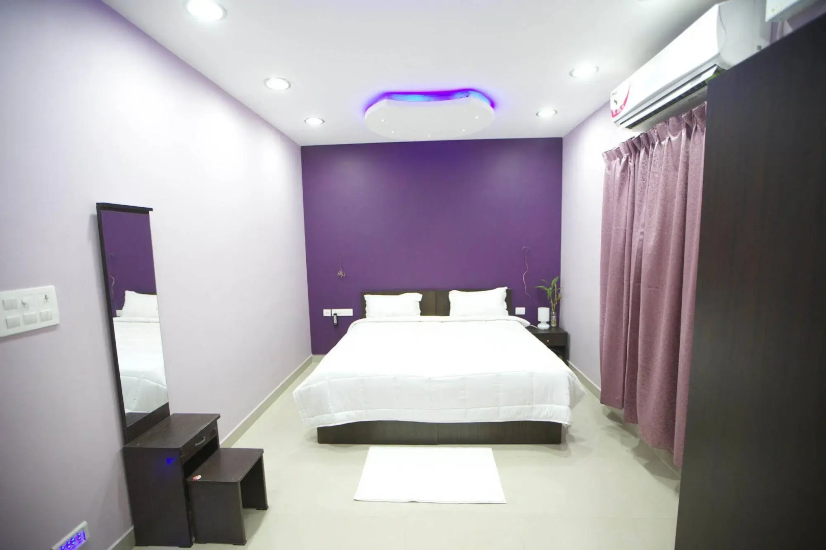 Max Classic Serviced Apartment