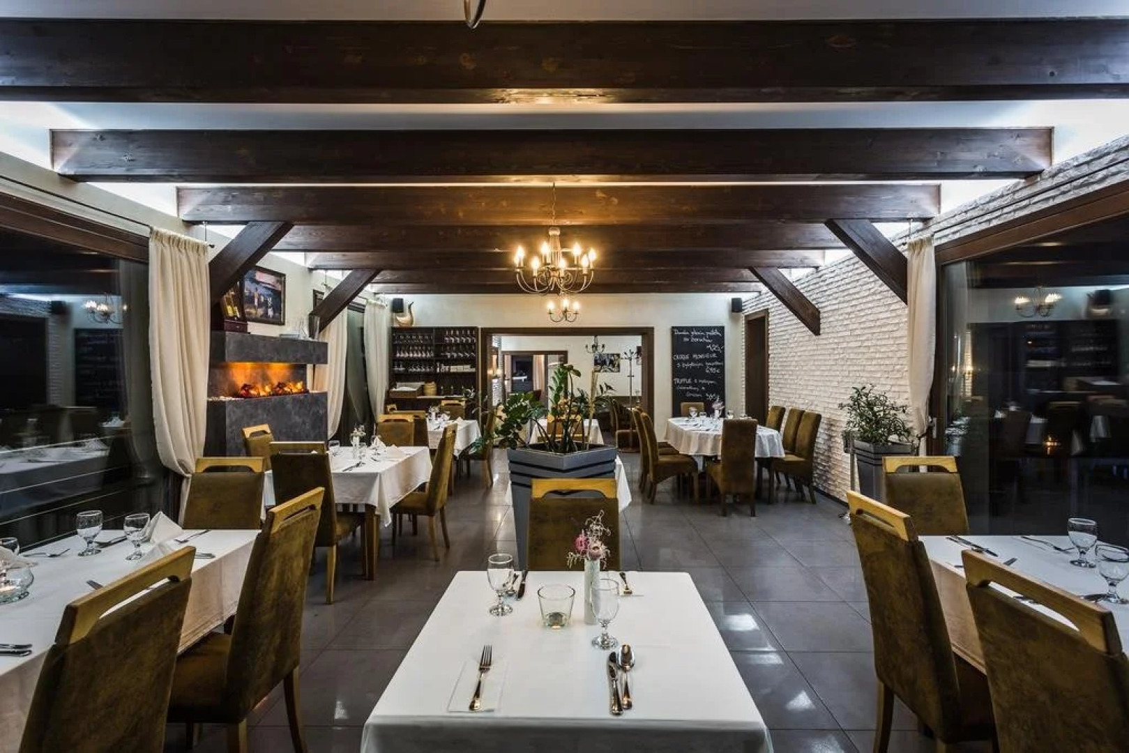 eL Cafe Bar & Restaurant