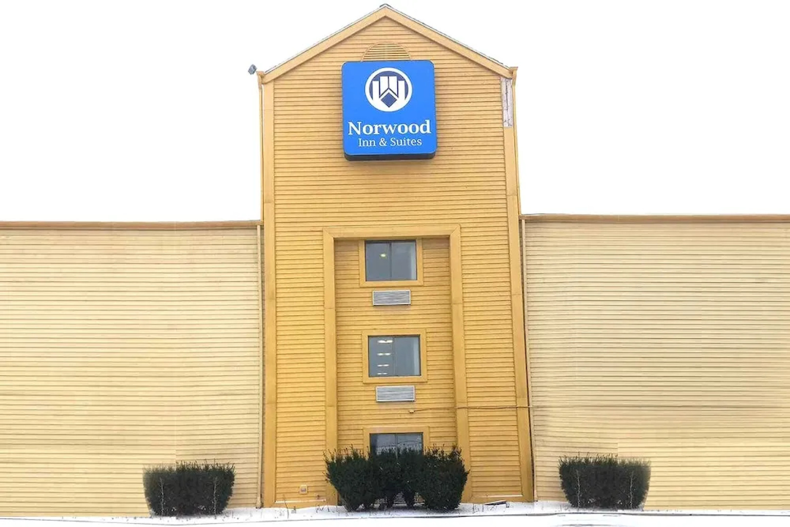 Norwood Inn & Suites Milwaukee