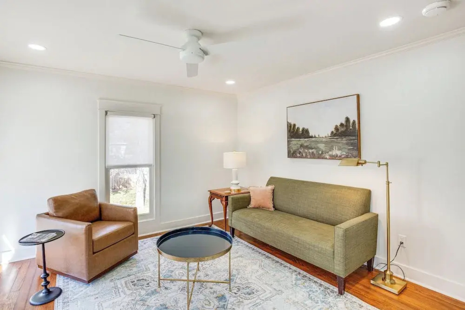 2 Mi to Tyler Rose Garden: Vibrant Apartment!