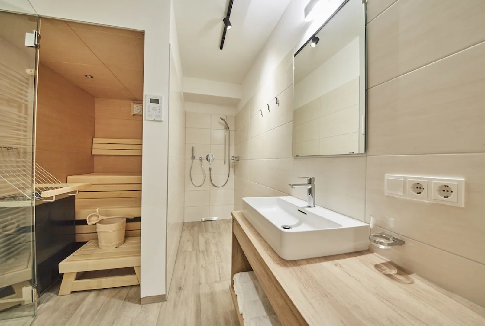 The Peak - Premium Apartments