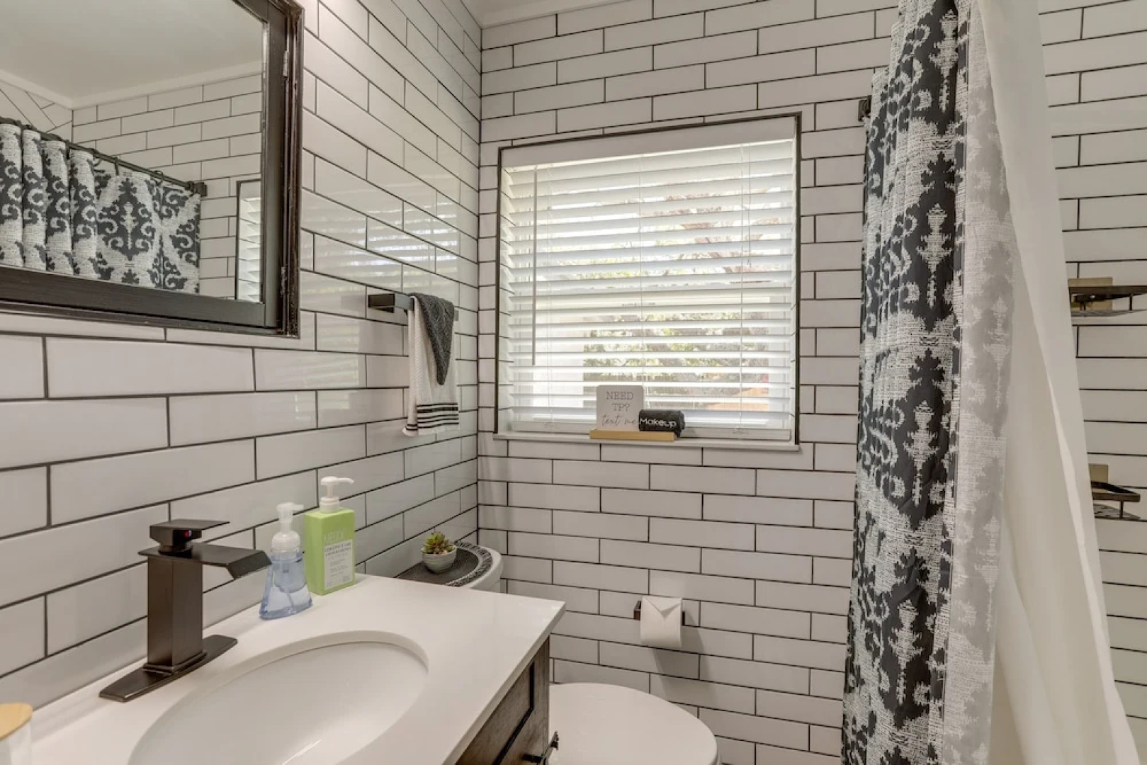 Pet-friendly Largo Escape w/ Fire Pit!
