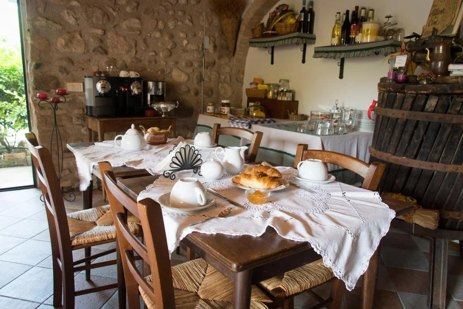 Le Quattro Stagioni B&B and Apartament