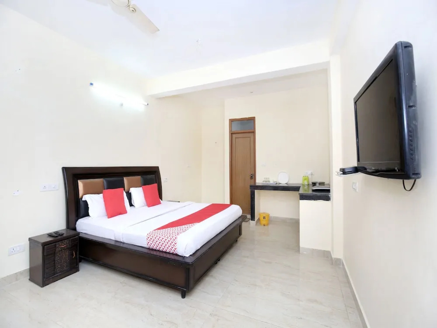 OYO 12485 Home Cosy Stay Aanji
