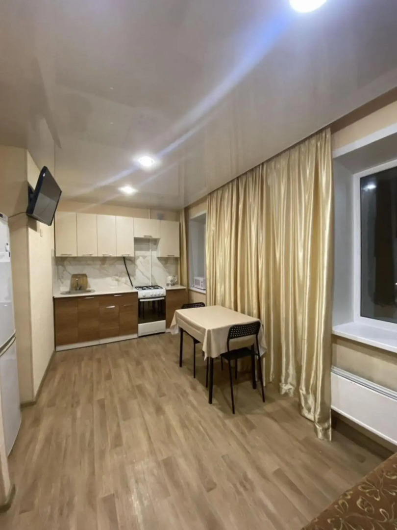 Желтый Нарцисс на улице Пархоменко