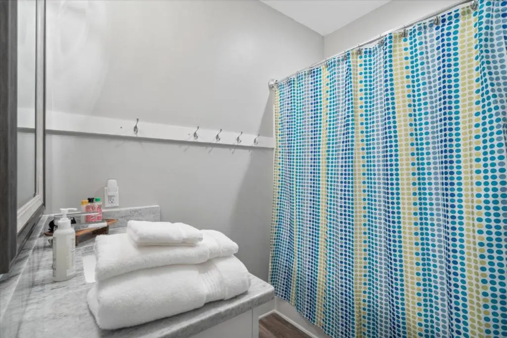 The Hummingbird House - East End Island / Pet Friendly