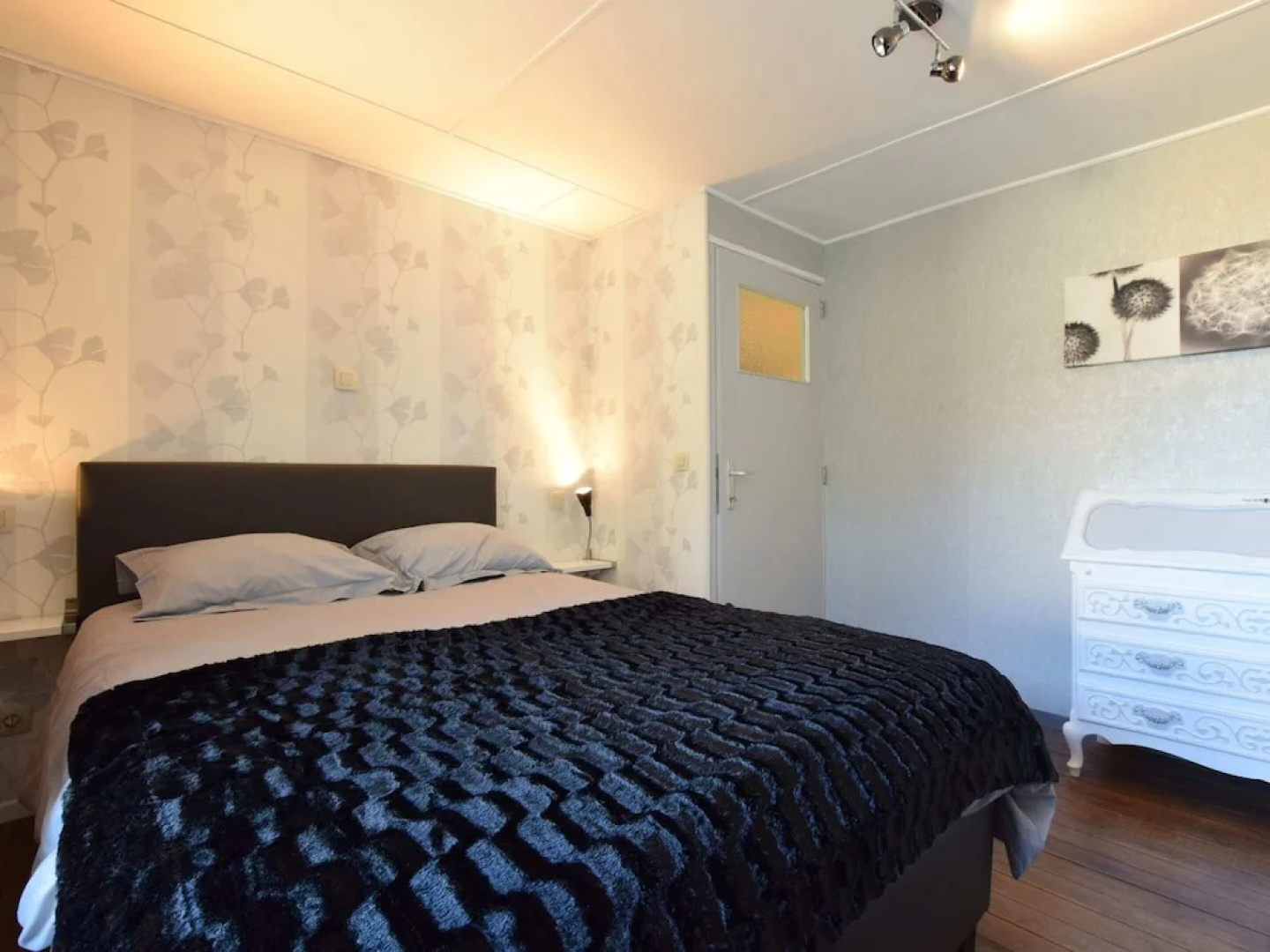 Lavish Holiday Home in Chassepierre With Terrace