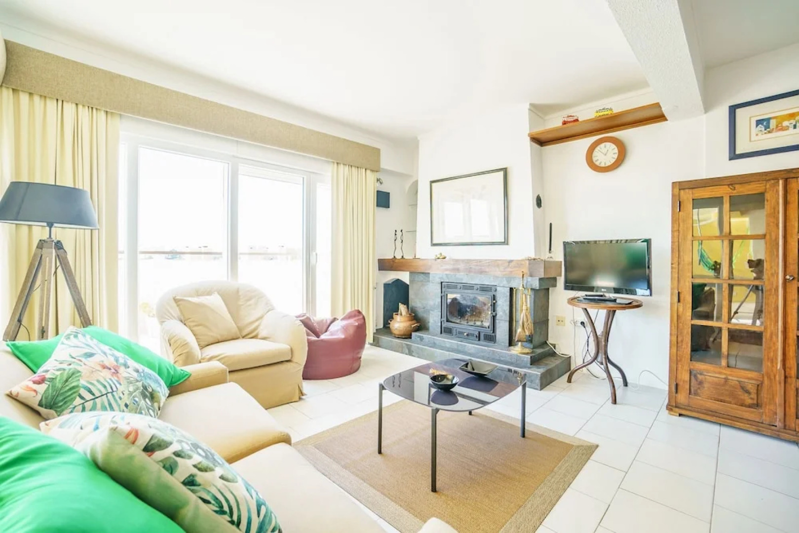 Seafront Condo & Big Terrace