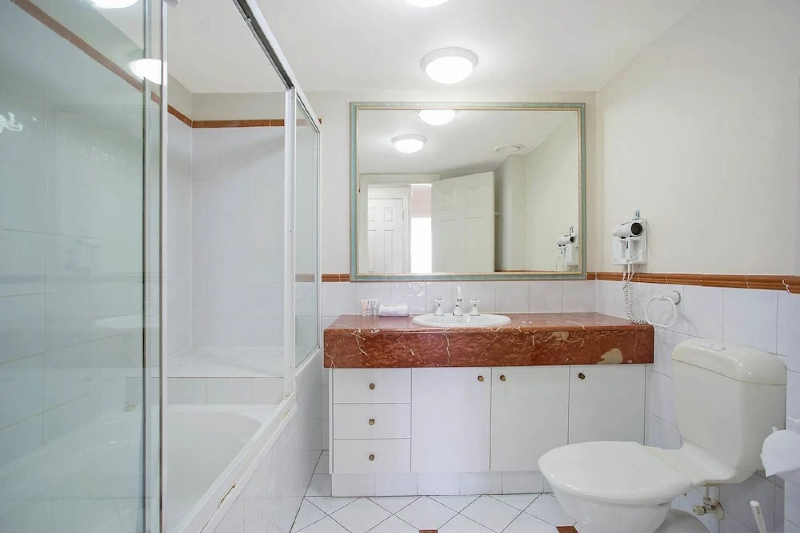 Soul Surfers Paradise 3 Bedroom Beach Apartment