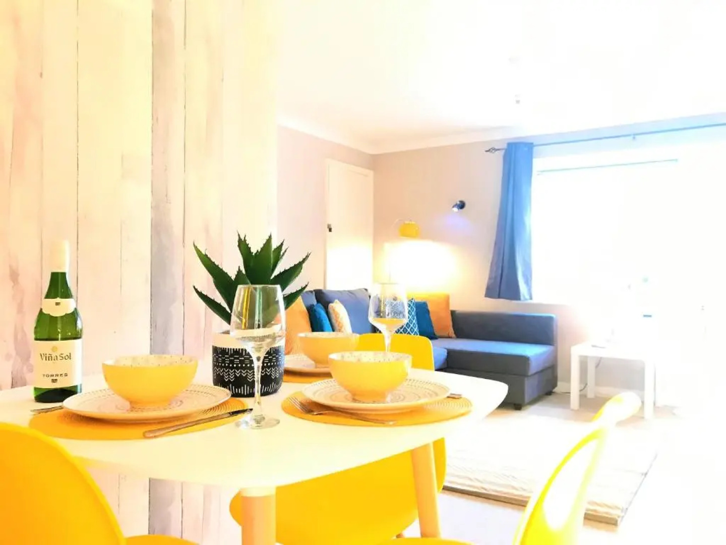 Toronto Apartment in Seaside Town With Parking